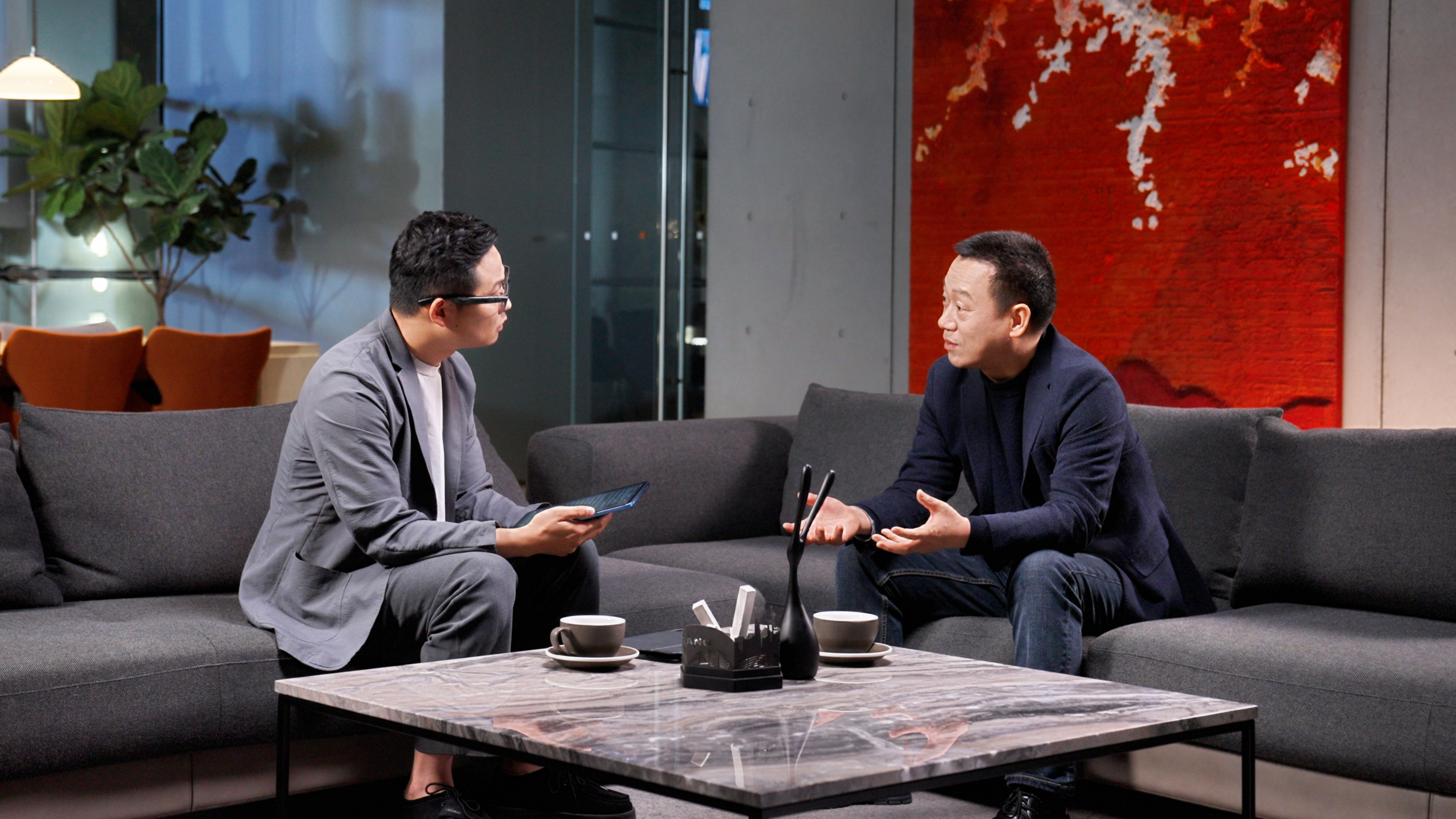 聊起智驾竞争，过去咱们总是盯着迭代速度、硬件堆砌，实际早该回归本质——安全与体验