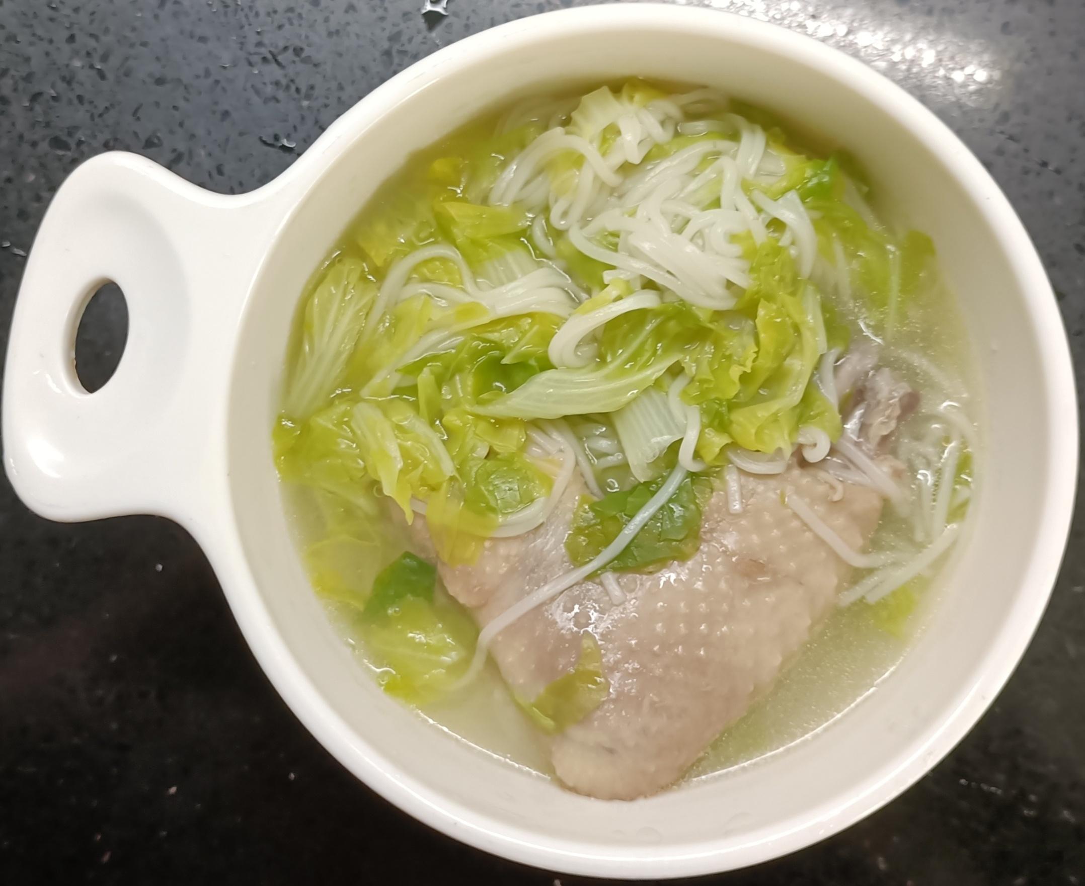 #糖糖的饭饭##科学育儿营养护航# 糖糖感冒了，咳嗽的厉害，没去幼儿园。昨天午餐