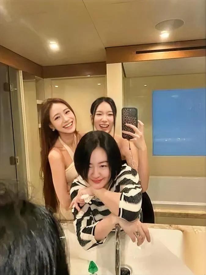 许雅钧这操作

真的绝了

你以为他那些出轨、私生子的传闻爆出来，早就该和小S闹