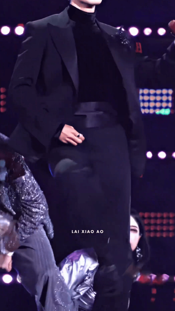 肖战你这动作我是全get到了，偏偏就是喂不饱我这颗心