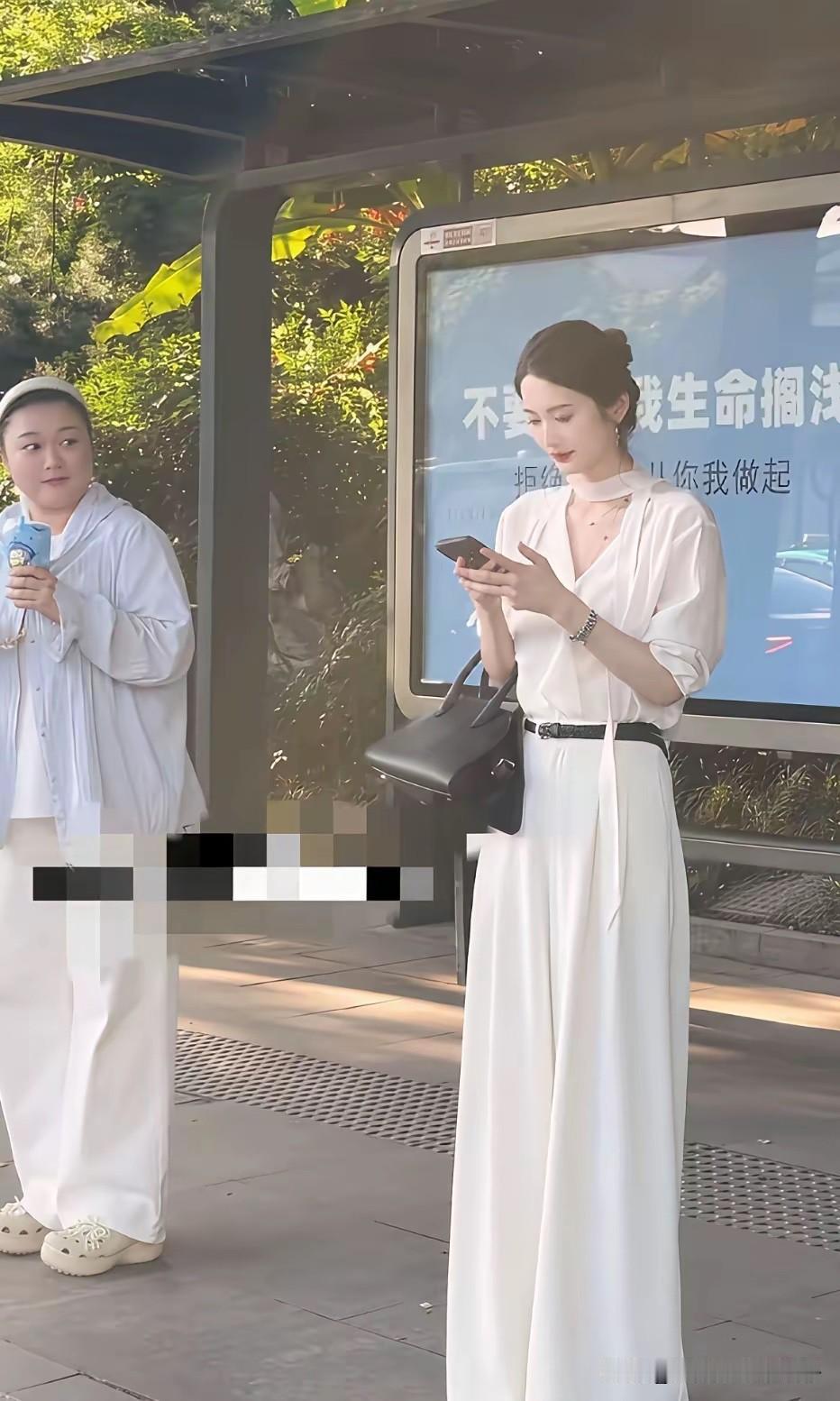 满大街女生都是穿这种大宽裤，感觉审美都下降了！