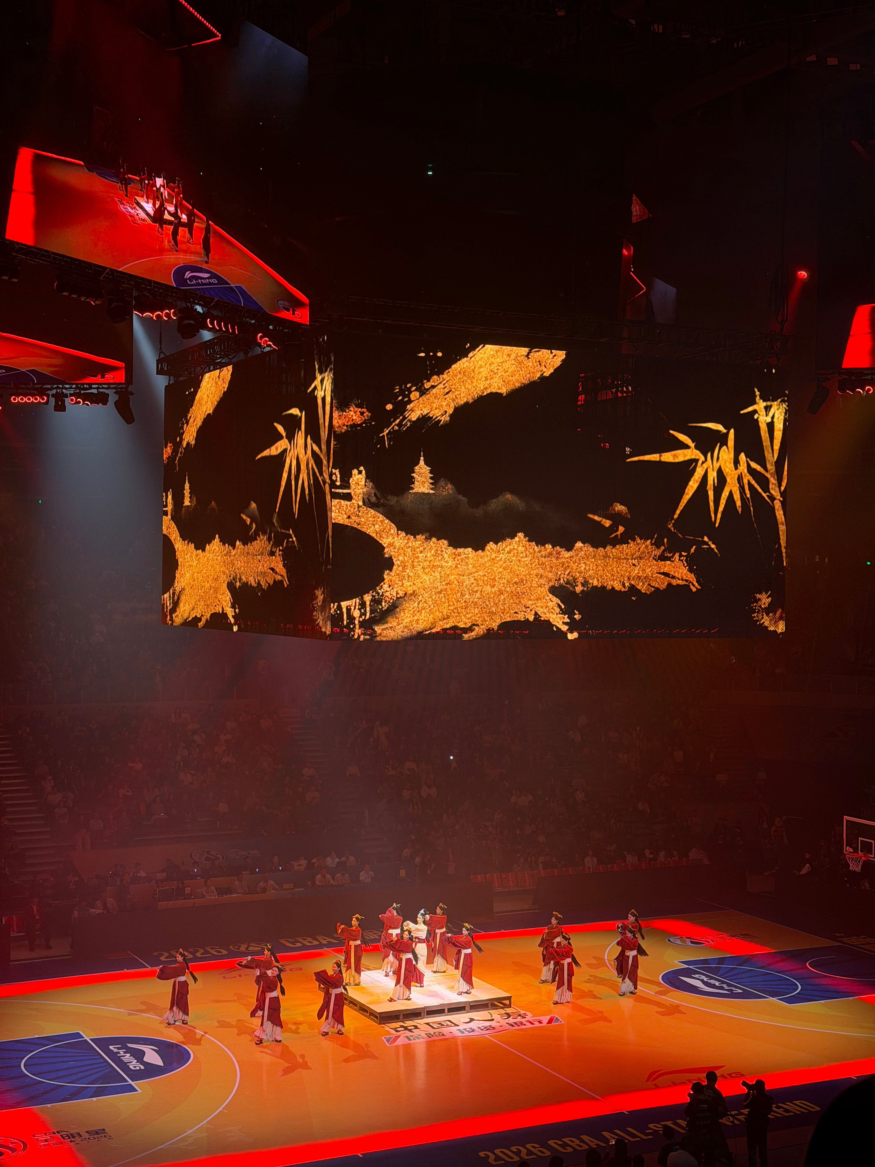 正赛开场表演真得很牛，开幕应该有的样子，没看到的一会建议回看。2026cba全明