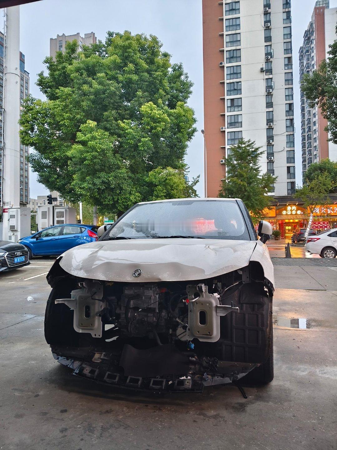 收了一台车，这车确实不是有事故，属于有故事，据4S店的说，这台车经常停在一家理发