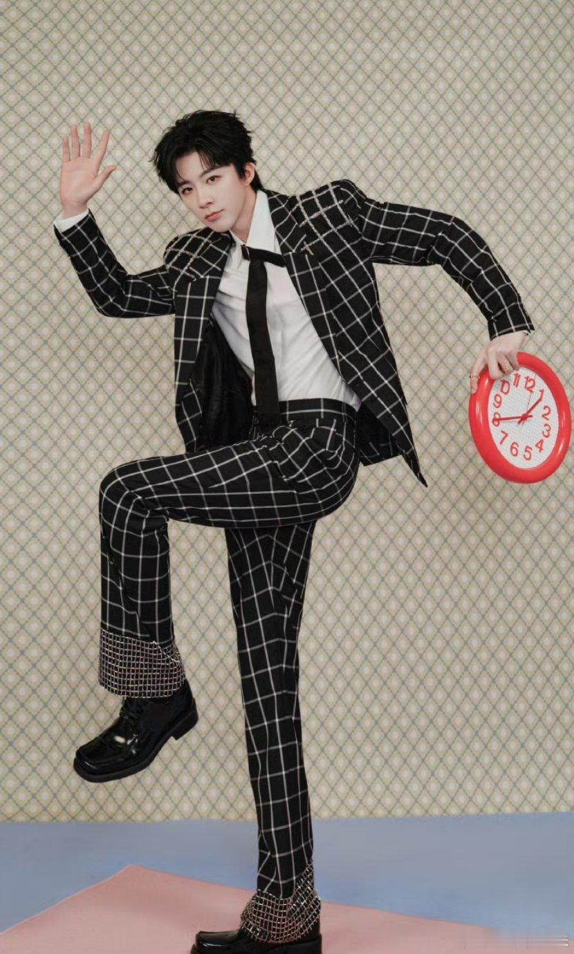 小腰精，好帅，好想抱抱 