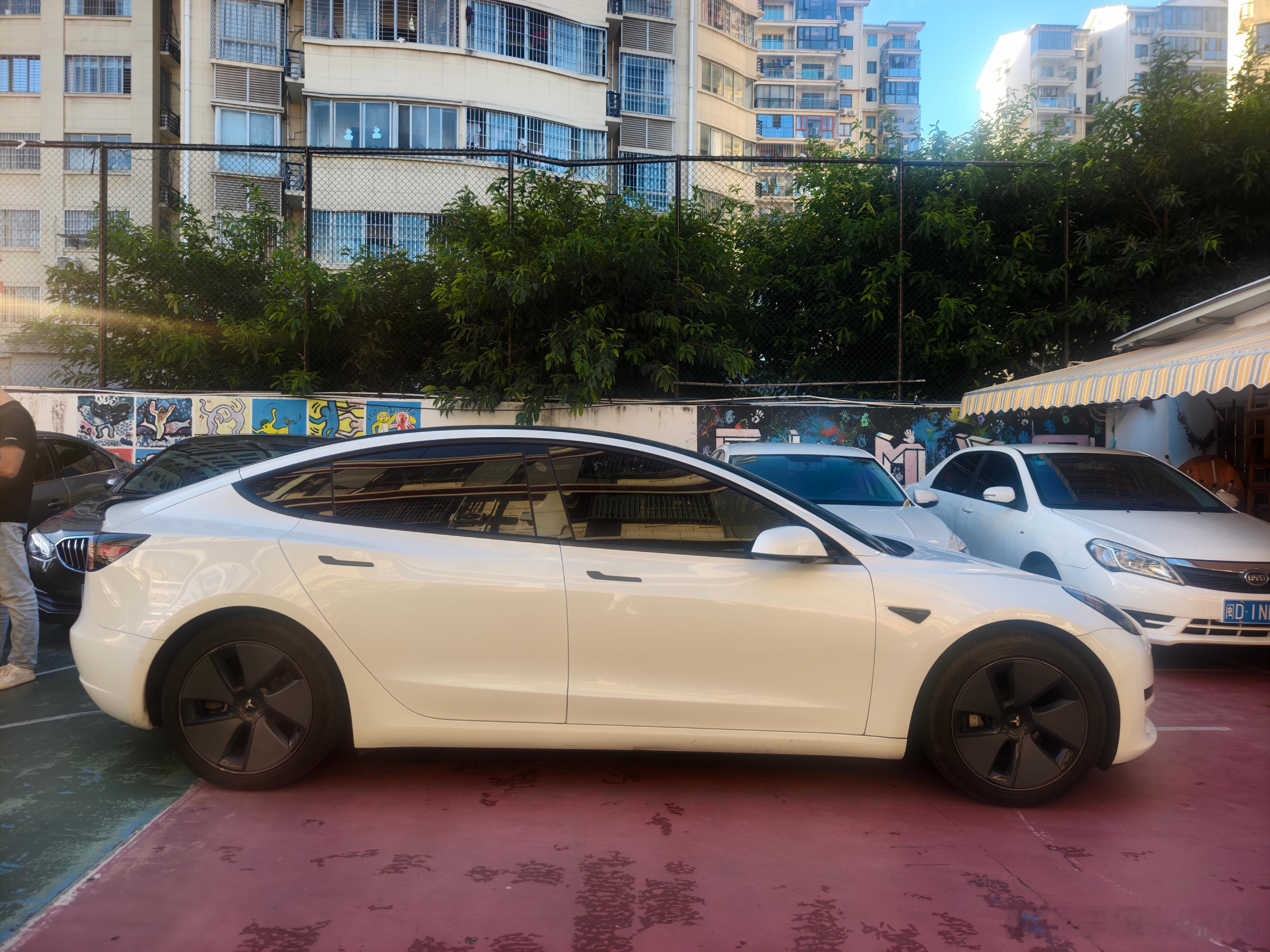 于恒二手车库[超话] 同事这台21年7万多公里的model3标续想卖掉，换台焕新