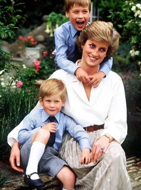 为母报仇！查尔斯交权后，英国王室这波 “清算” 太抓马！威廉直接把继母卡米拉从 