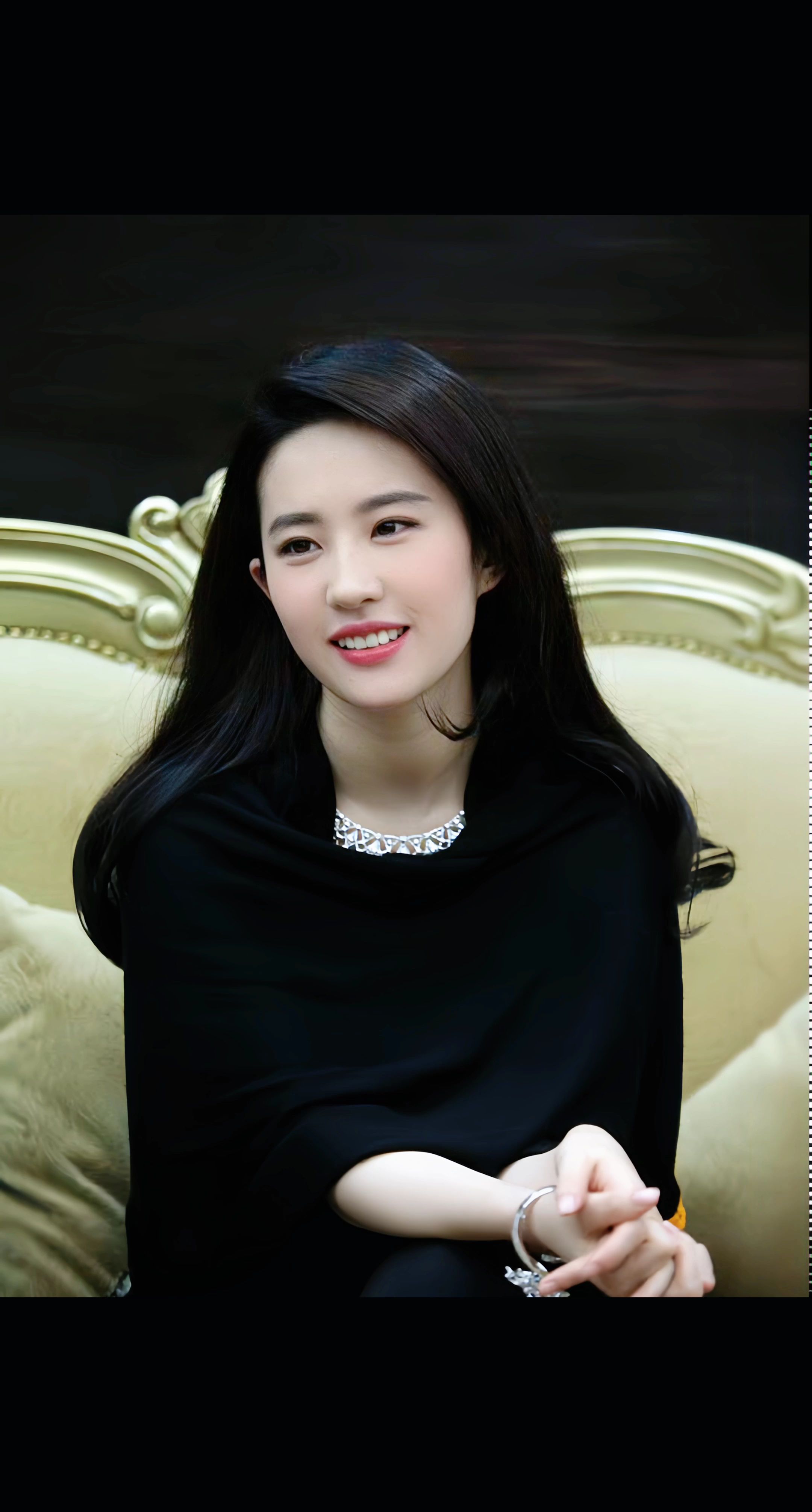 我不爱无聊人间 只偏爱你眉眼