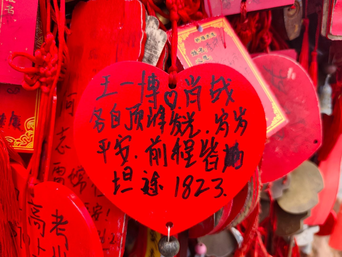 原来粉圈也可以博爱，可以同时喜欢王一博和肖战 广州·摩星岭