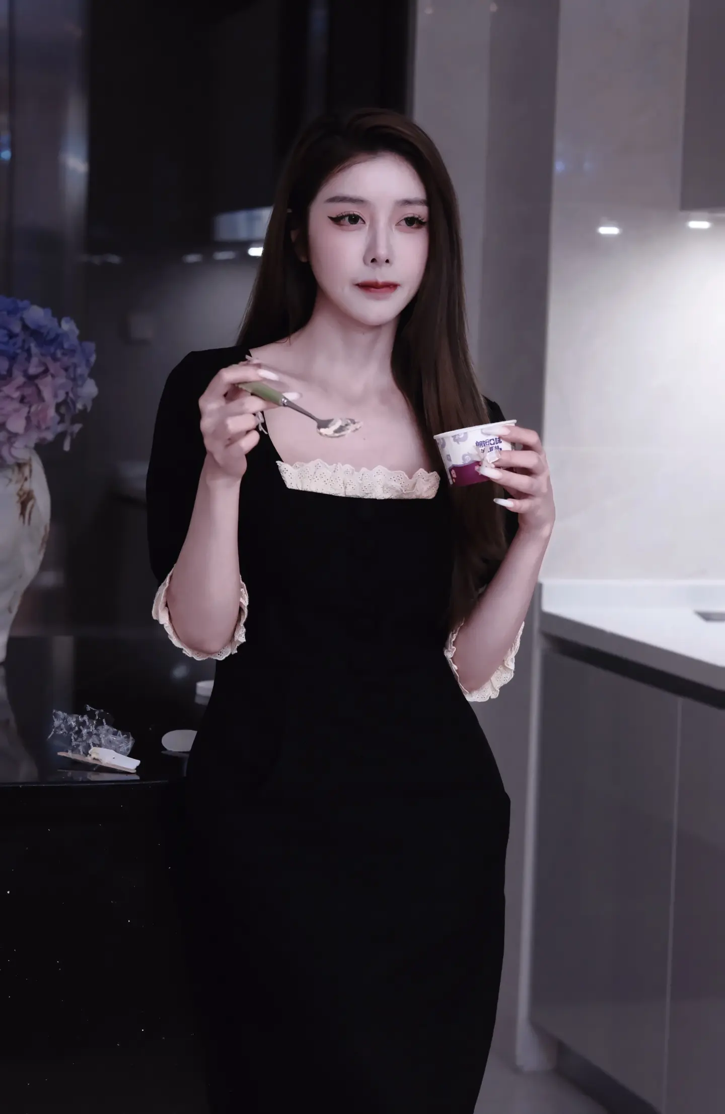 我以为我是特别的，她也是特别的，但其实任何人都可以是我，任何人都可以是...