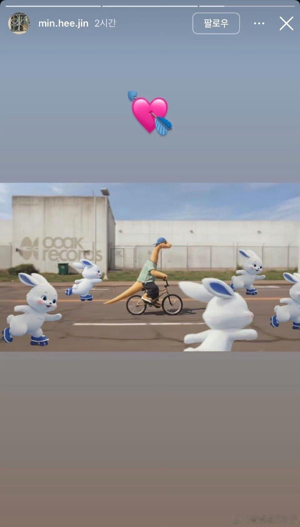 闵熙珍最新ins  图片里五只兔子围着一条恐龙跑 ILLIT NewJeans