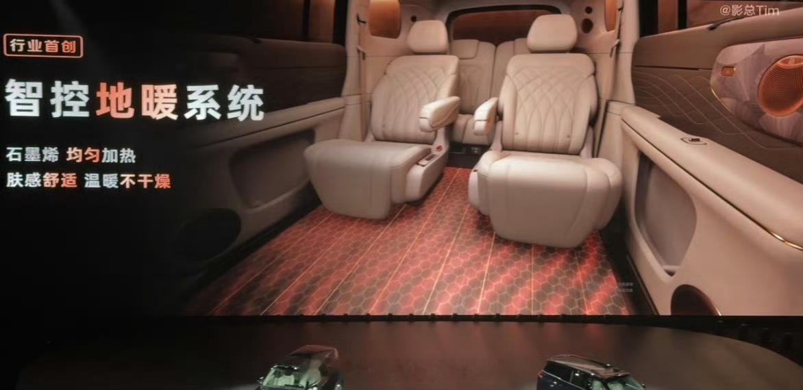 我的天啊，车里居然有地暖……什么时候能在车里泡澡？