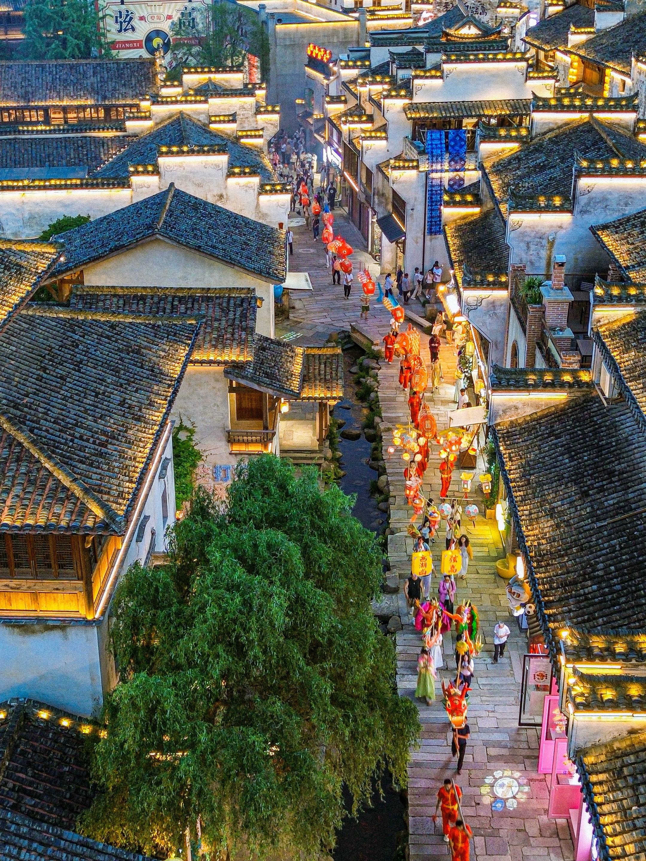 出逃婺源，这条路线玩水夜游全搞定！ 盛夏的城市燥热难耐 徽州山野却藏着...