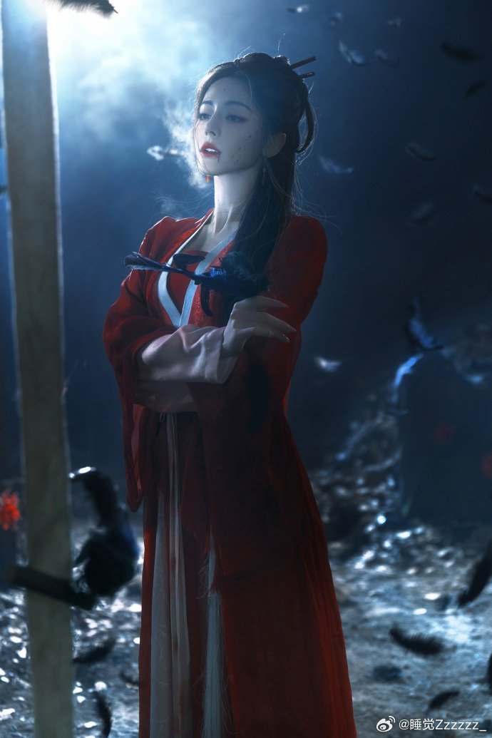 贺思慕邪恶砂糖橘迪丽热巴邪恶橘子精被热巴的橘色妆造狠狠可爱到，甜酷兼具，完美演绎