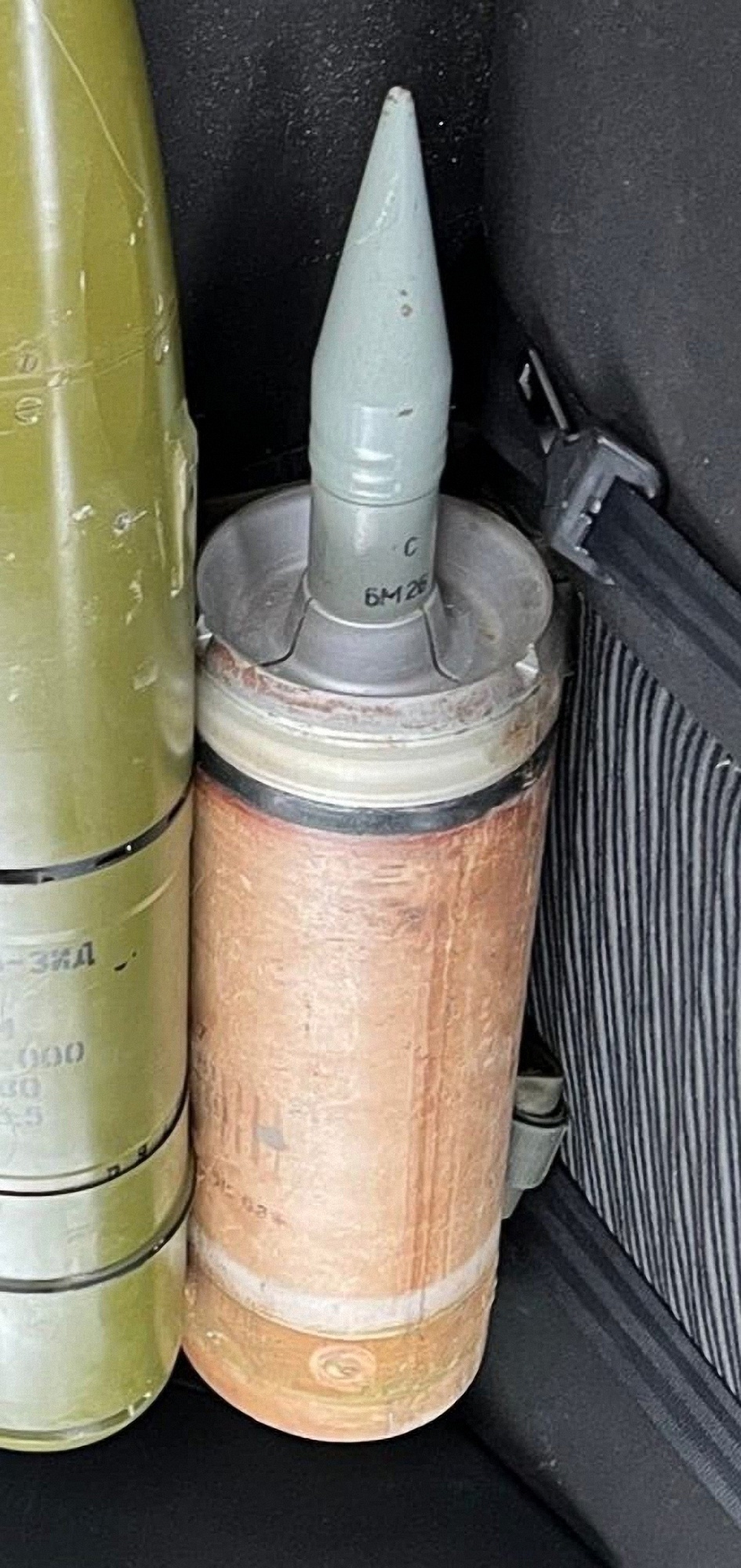2A46发射APFSDS时炮管磨损的速度明显高于发射榴弹/破甲弹，由于APFSD
