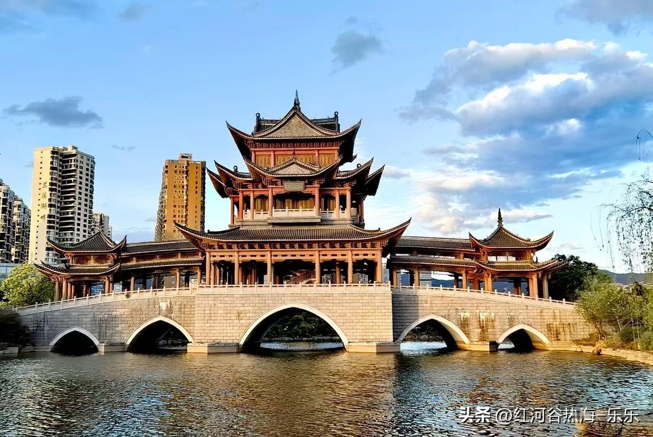 二十多年前，靠自己学习考上好大学并留在大城市的小镇做题家，就页机会多多。央国企、