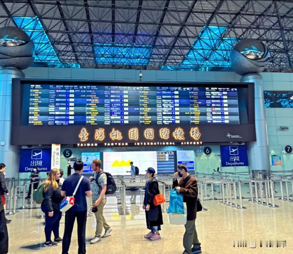 蔡英文当局禁止台湾旅行社组团大陆游，两岸对抗无疑将持续升级。蔡英文当局的公开理由