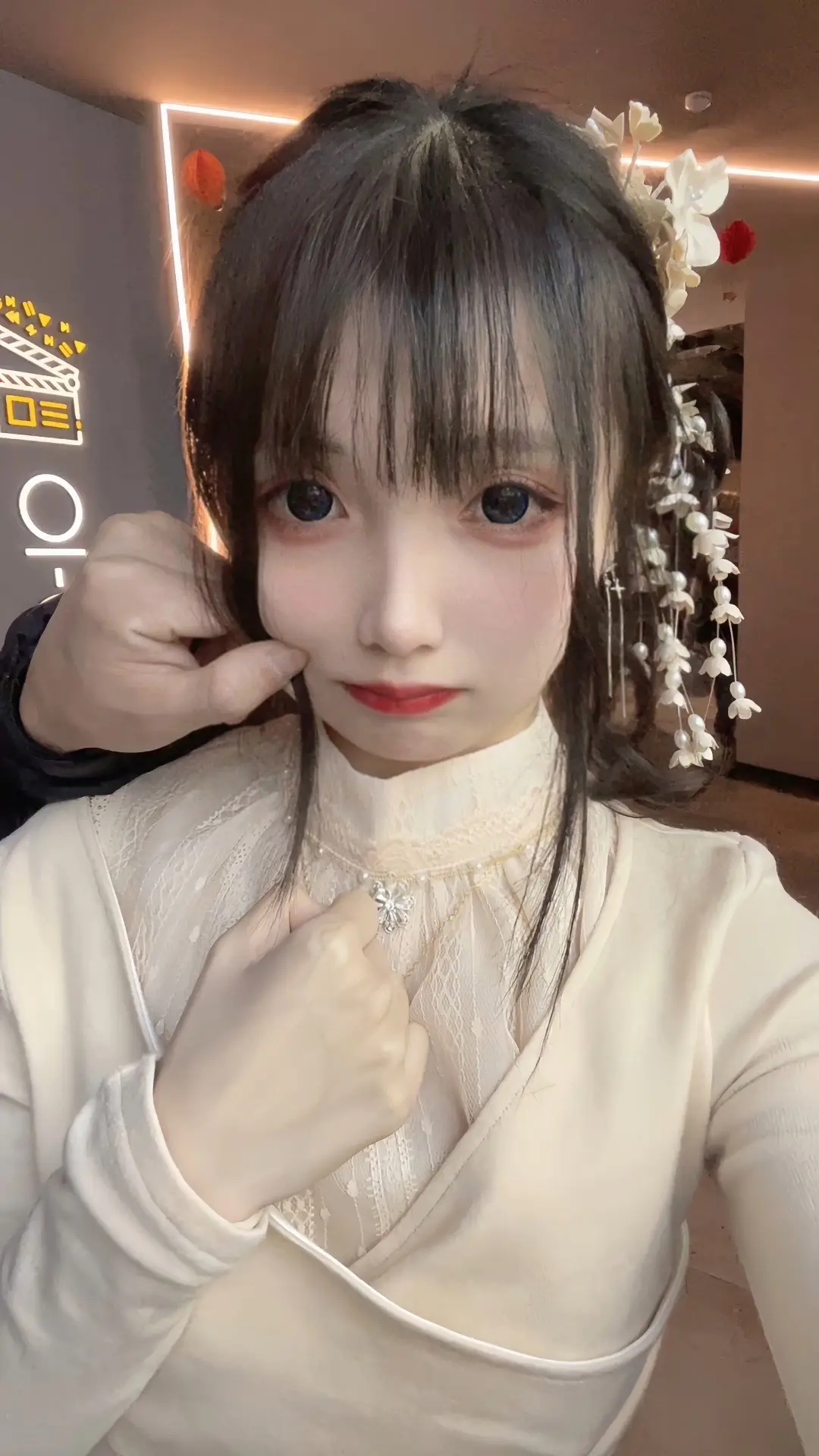 宝宝，生活费够吗？够的话转我点，不要说我不要脸，将心比心 你穿的鞋都是...