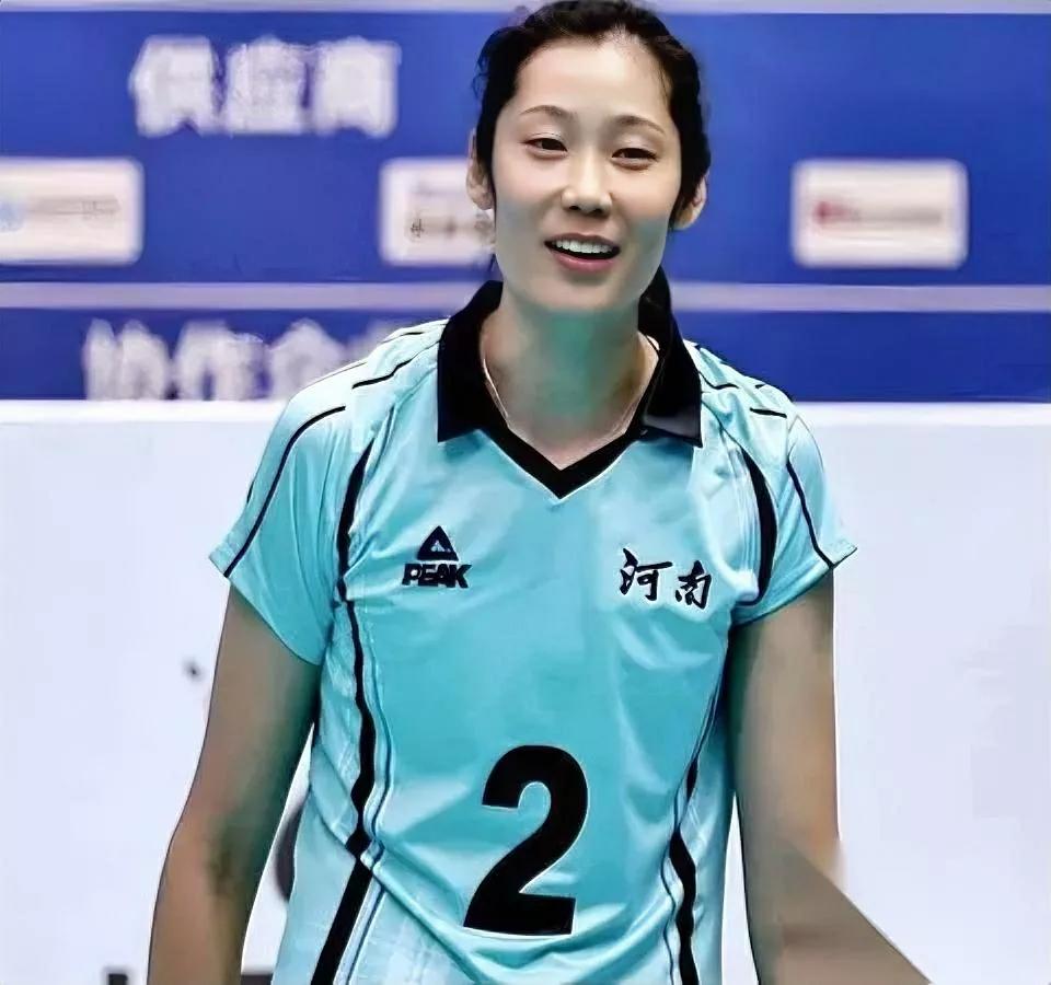 朱婷的2号球衣，又“回家”了！

不是国家队的2号，是河南队把她的4号改成了2号