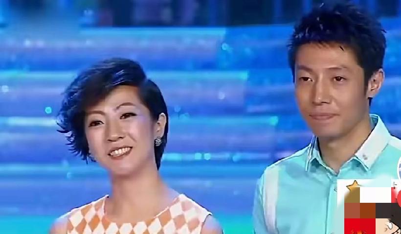 这脸形简直就是一个模子刻出来的。不用说，这是两姊妹的同框合影。
      小撒