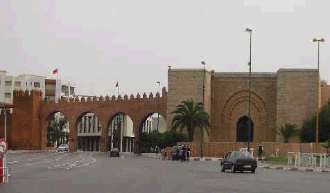 Al Karaouin（阿尔卡拉维因）是位于摩洛哥非斯城的一所历史悠久的伊斯兰学