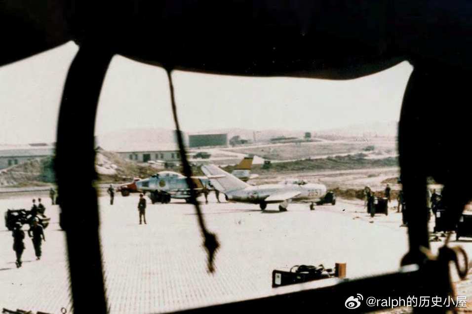 1953年9月21日21岁的朝鲜空军飞行员No Kum-Sok卢今锡驾驶米格-1