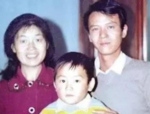 1979年，上海知青戴建国不顾反对娶了一农村女子，谁知娶回家当晚，妻子冲过去一拳