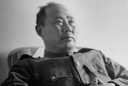 1948年蒋介石要傅作义偷袭西柏坡，结果被毛主席“开直播”吓退：你们还要不要北平