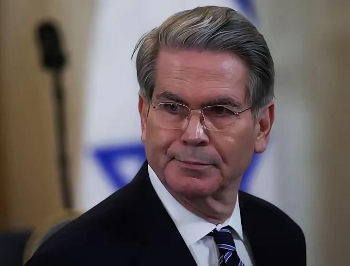 熊猫攥着“药瓶子”让美国整晚睡不着觉！
财长贝森特嘴上说着稀土的事，暗地里却把自