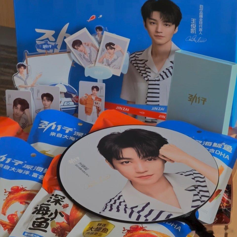 劲仔品牌全球代言人  盼到劲仔品牌全球代言人正式官宣，身为多年忠实吃货，立刻带着