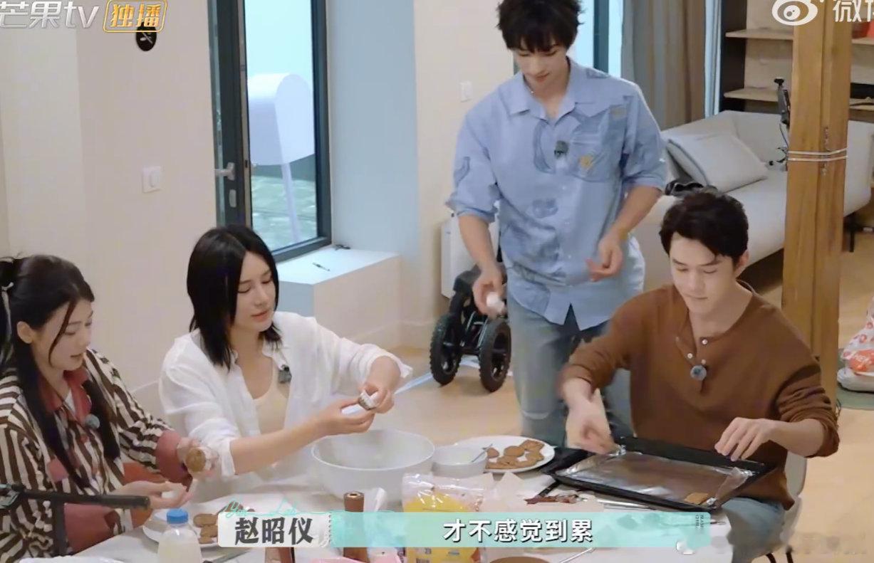 赵昭仪有点填词天赋在的谁还没被赵昭仪的填词天赋戳到？边干活边创作出押韵歌词，瞬间