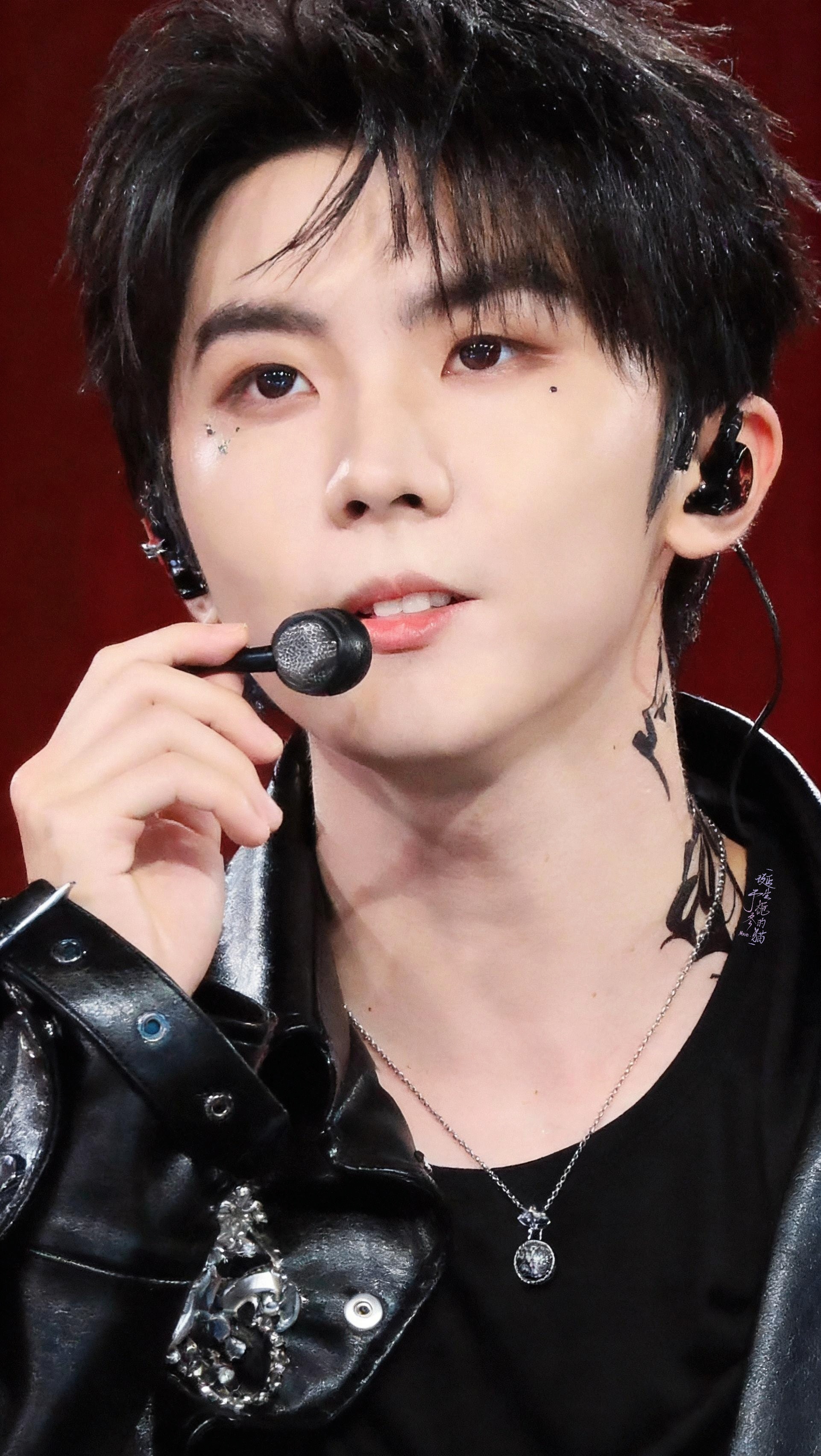 ૮ •̀ ֊ •́ ა 