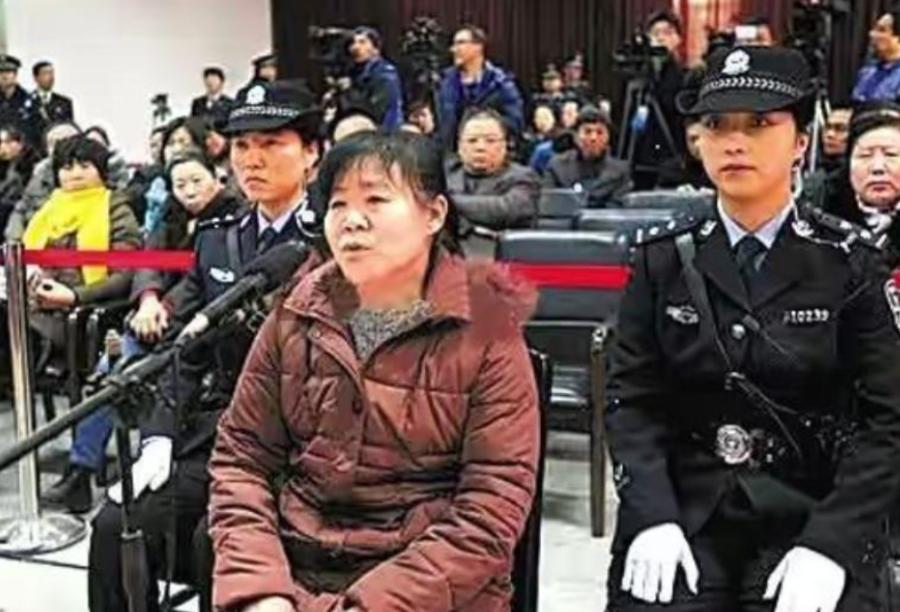 2014年，陕西某医院的产科主任张素霞，因为贩卖7个婴儿被判死刑，可她至死都不供