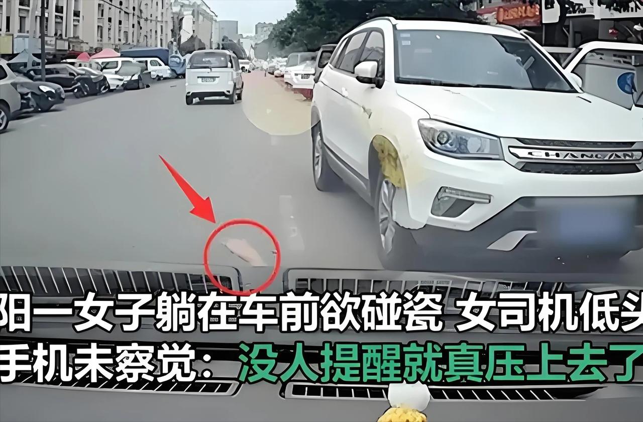 “干的漂亮！”辽宁沈阳，一大妈在街上闲逛，看到路上停了辆豪车，她往车灯上一蹭，又
