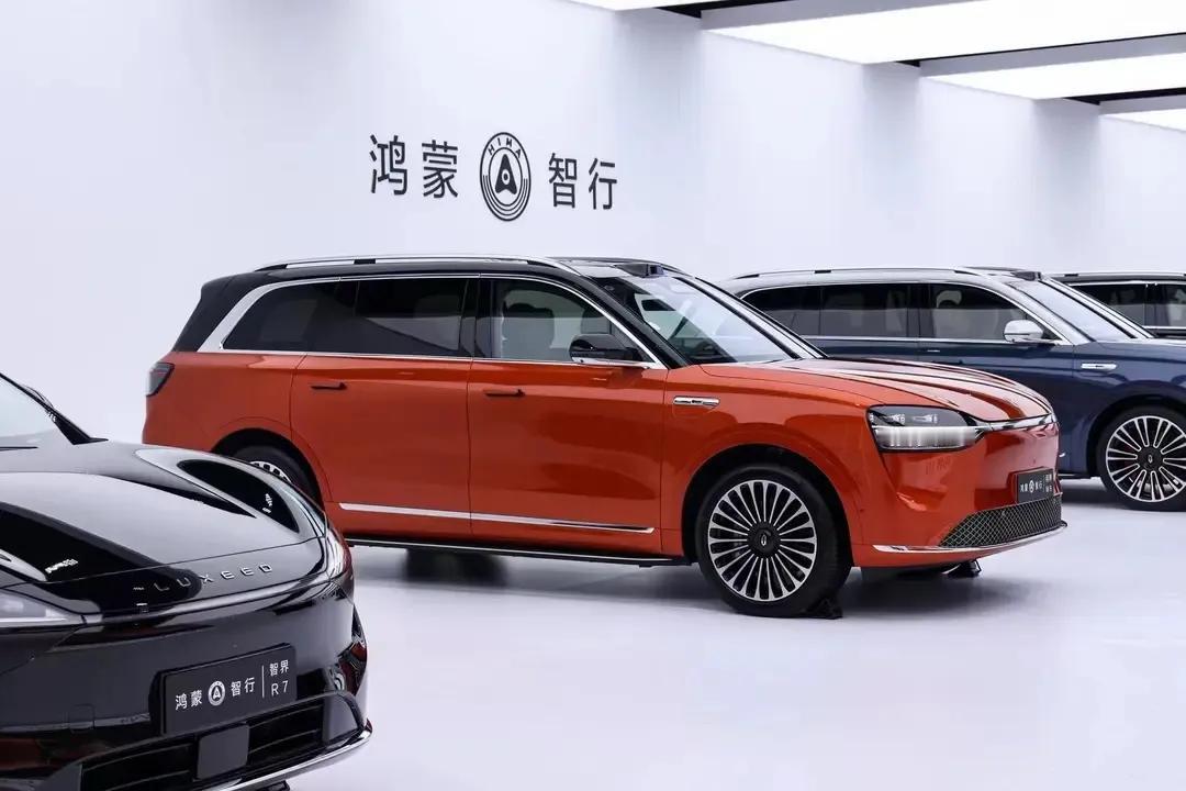 汽车有个特点，长期以来被各路豪车品牌有意无意的淡化。
那就是高端车和低端车在制造