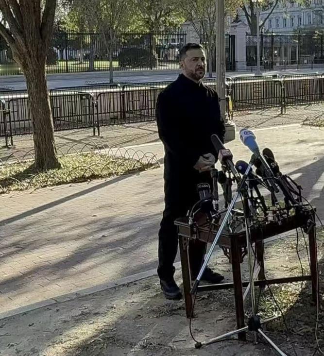 乌克兰总统和乌克兰人视为耻辱，人类历史上的首次。泽连斯基作为一国总统，却不得不在
