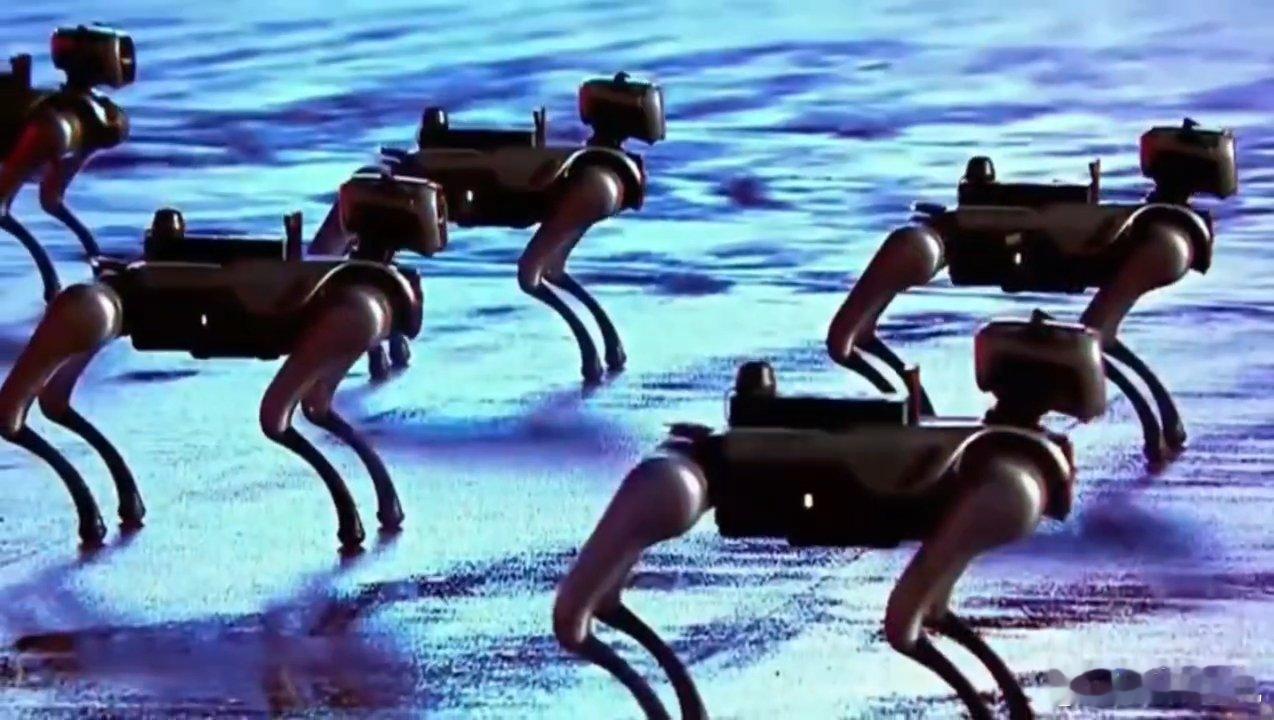 苏超绿茵场被江苏机器人编队强势承包 原本以为是常规开幕式，结果被江苏机器人编队惊