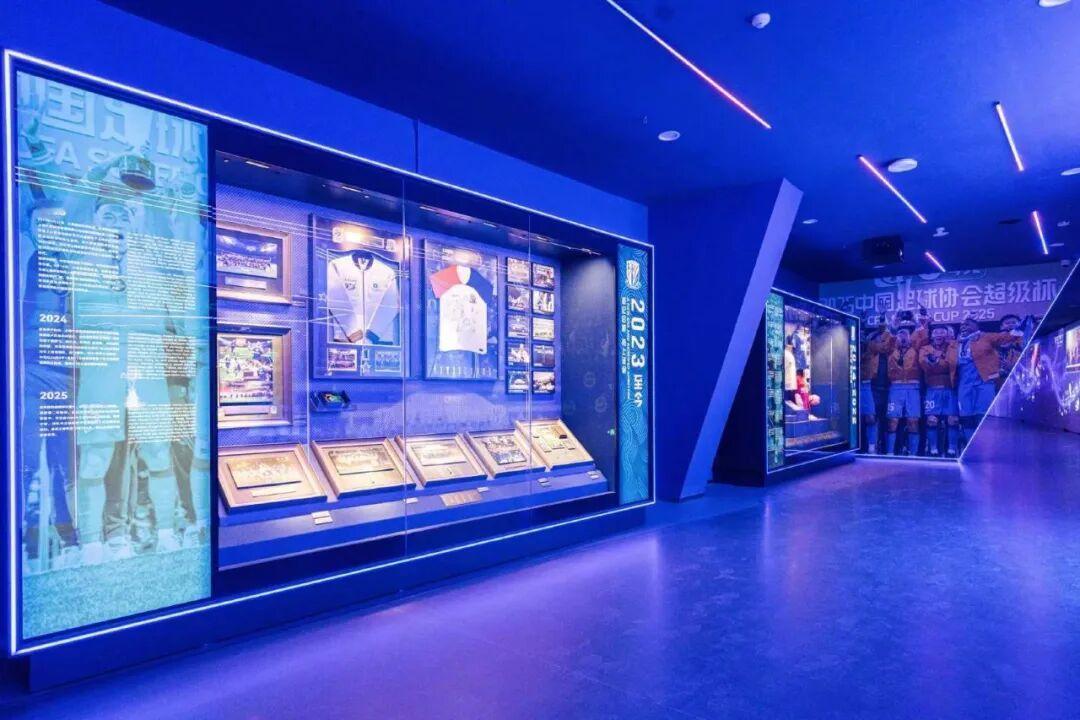 申花中心开业了，图片上的这个地方你要进去是要买票的，所以发几张图片上来给大家看看