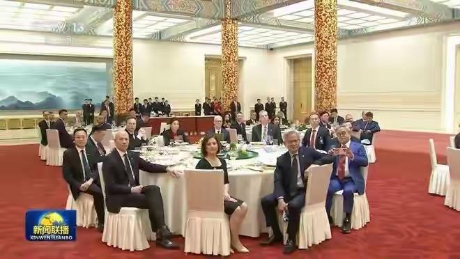 这次中外企业家国宴，除了曹德旺的儿子上榜，引起广泛关注外，还有一个十分低调的中国