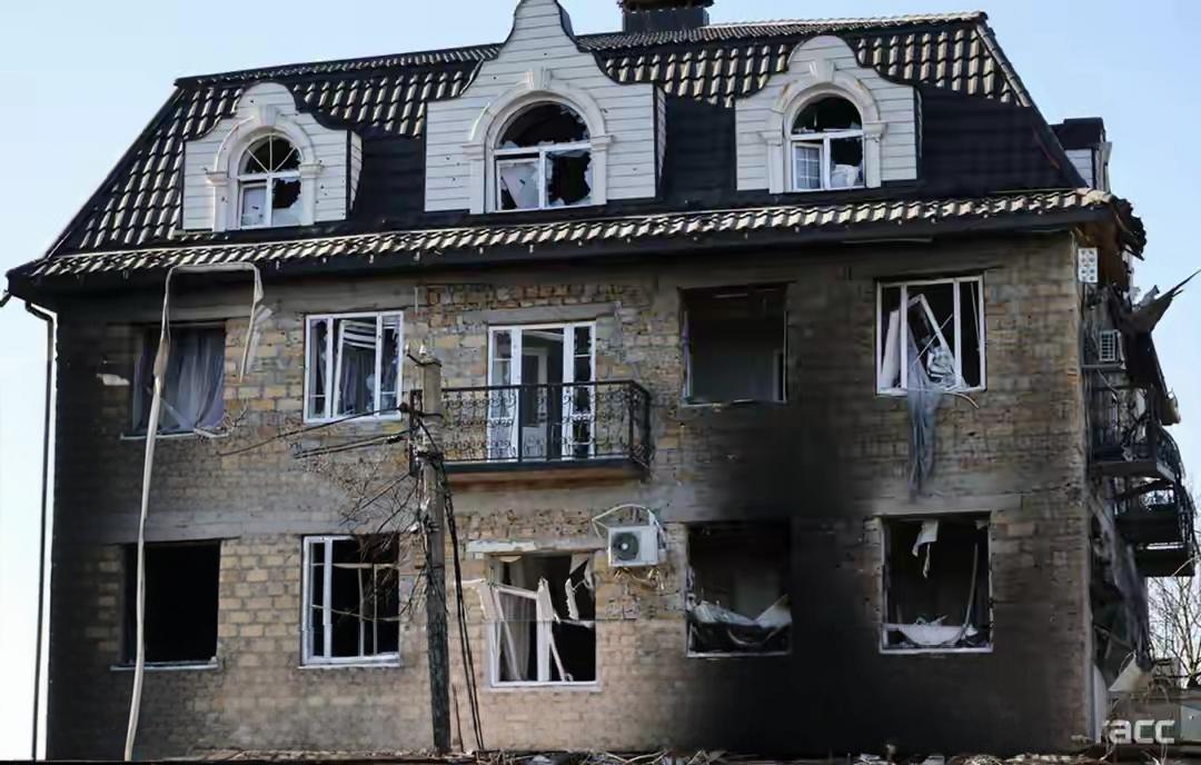 俄指控乌无人机新年袭击致24人遇难，含一名儿童，事发地咖啡馆酒店被夷为平地，多人