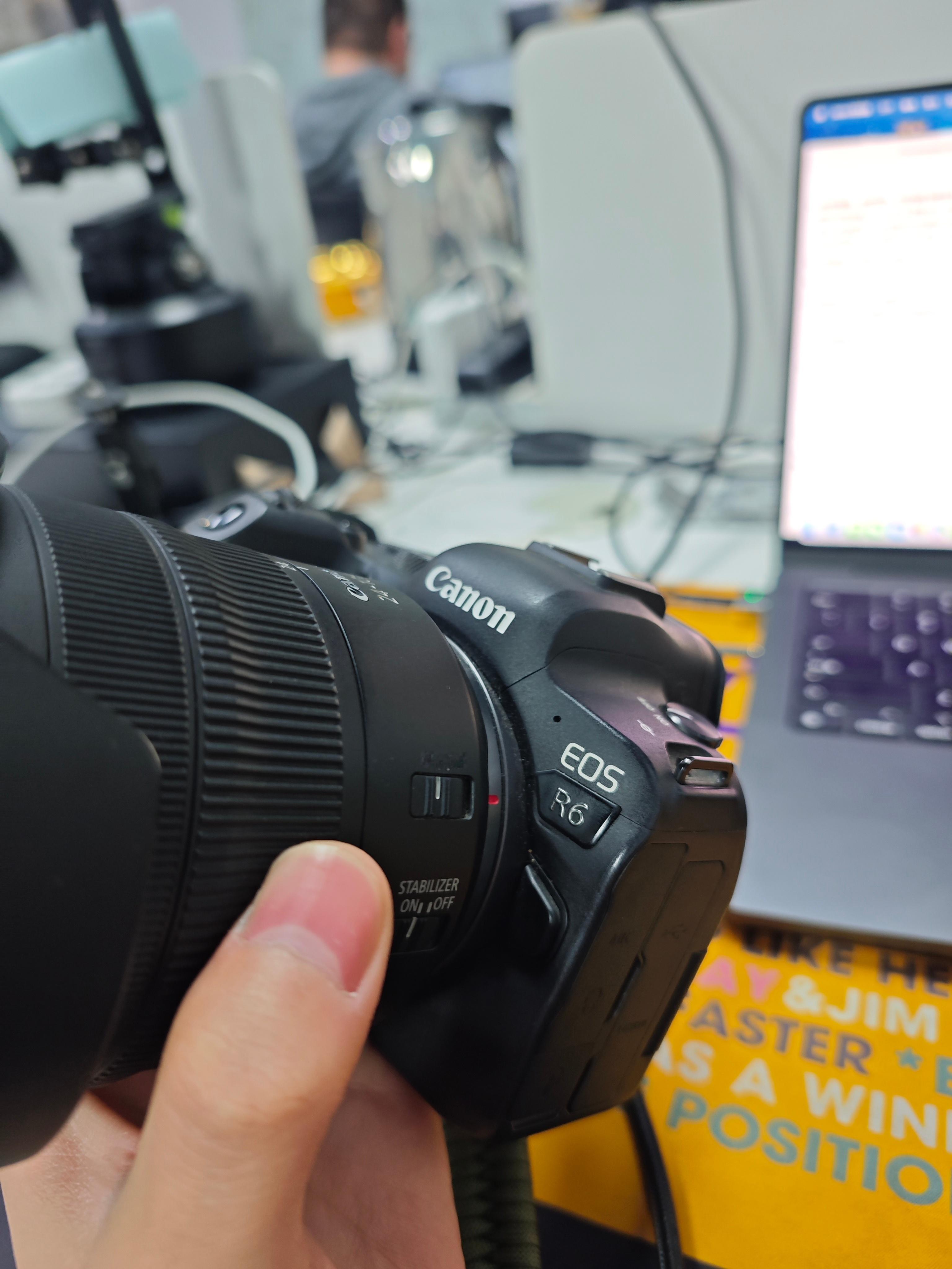 R5出新，出一个r6，带个红圈镜头，有要的吗？有的话当我没说，不是我的