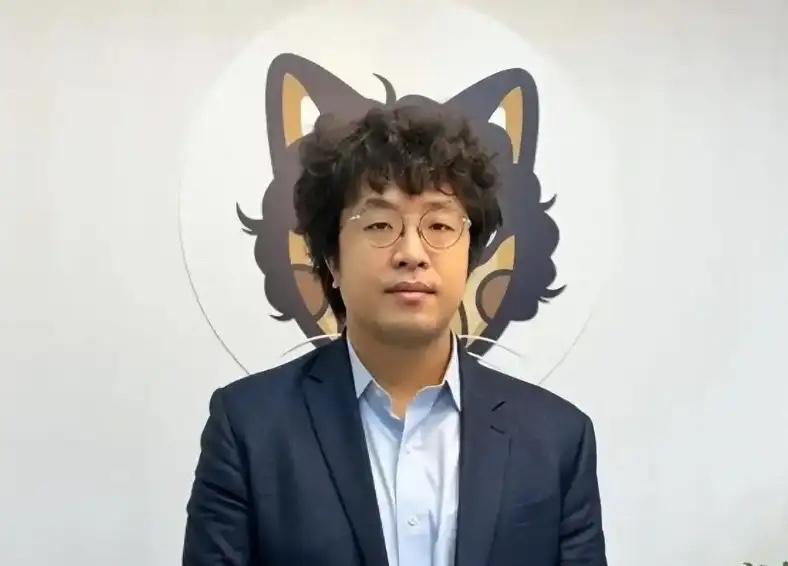 “台独分子”沈伯洋发表声明，

4月25日，现任台北市长蒋万安和民进党参选台北市