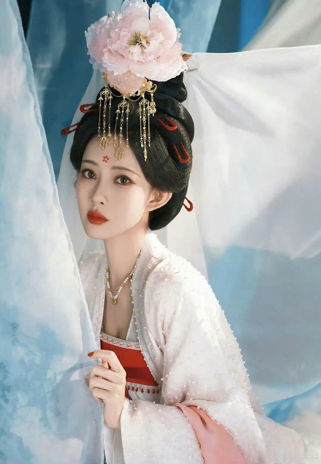 杨紫孟子义妆造杨紫孟子义这妆造确实像 ​​​