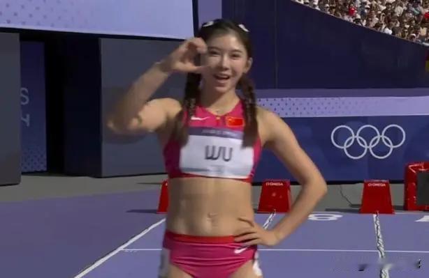 “人家秋雅结婚，你搁这又唱又跳”！巴黎奥运会女子100米栏开赛，吴艳妮迎来了自己
