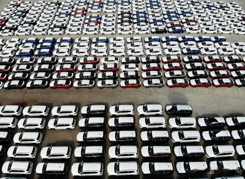 人民币升值，中国出口物资要涨价
我国出口产品长期价格低，利润低，靠无偿加班，维持