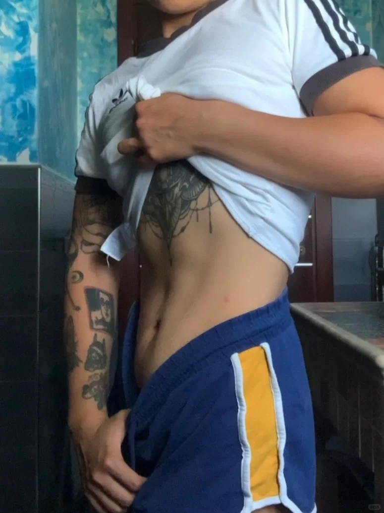 不说话以为是个男的😨