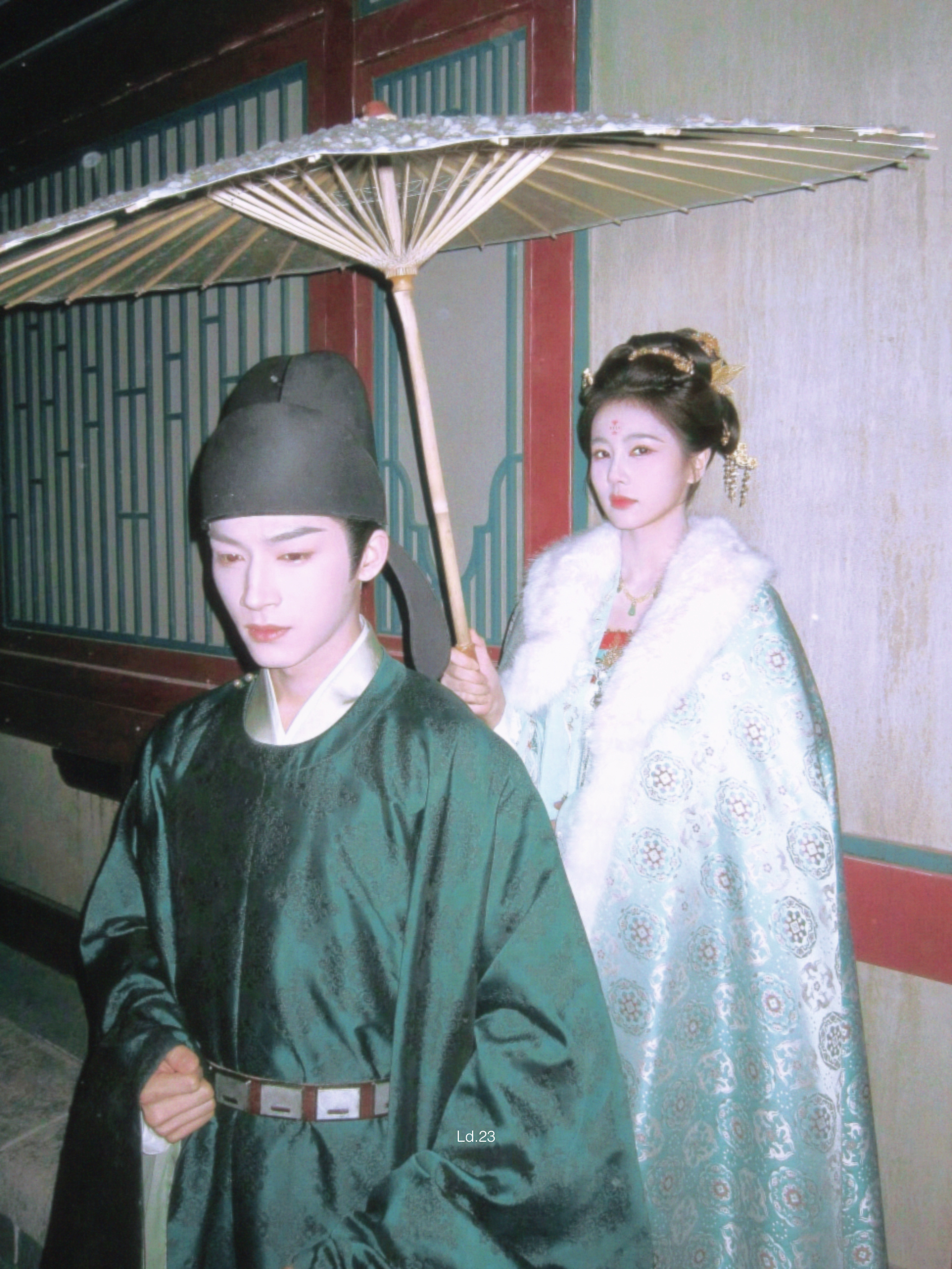 避雨而已，张大人为何不敢。 