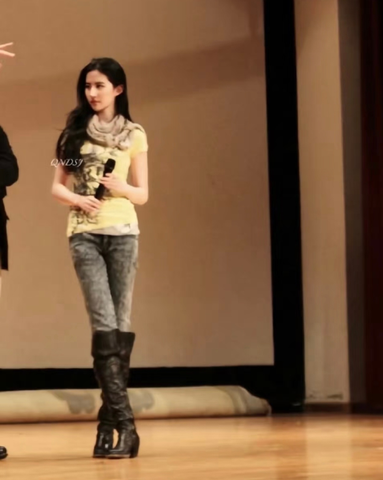 一波美仙旧图盘靓条顺活色生香的大美人 