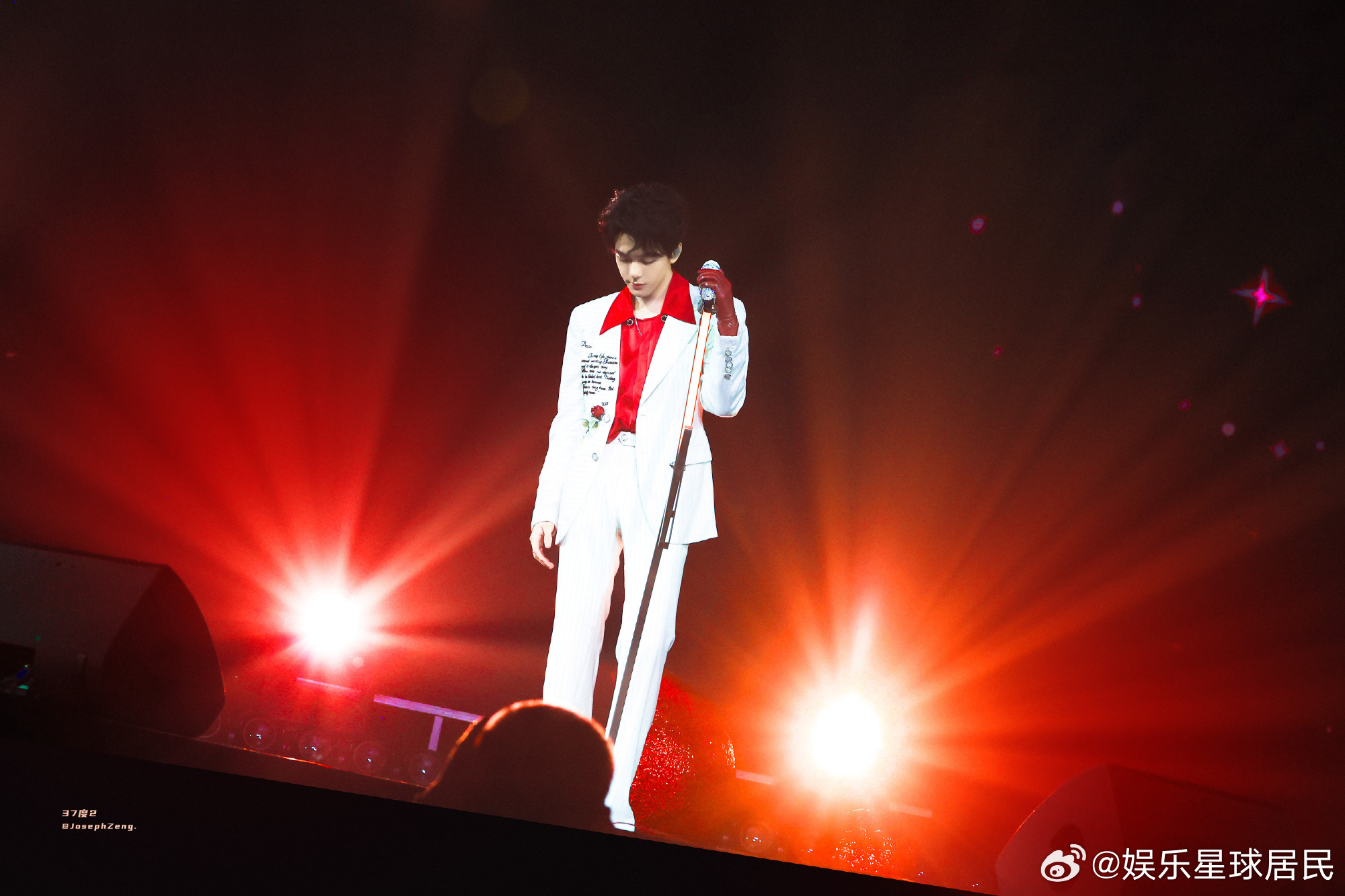 曾舜晞见面会听爽了 他每首歌都唱得那么满，像是要把攒了很久的话都告诉我们。听完走