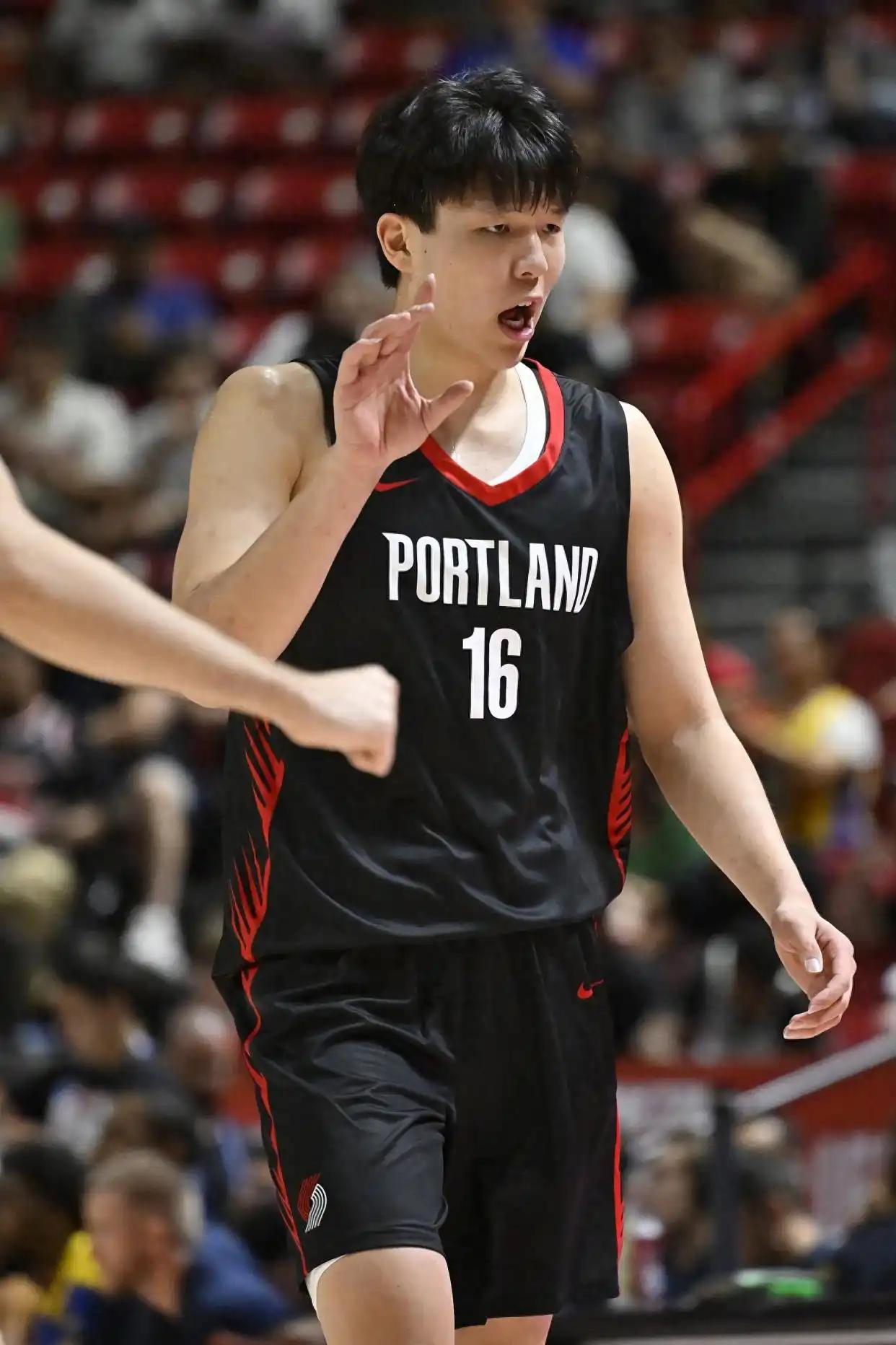 鹈鹕战开拓者，杨瀚森又是没有得分的一天，杨瀚森出场1分钟35秒，投篮1中0，在场