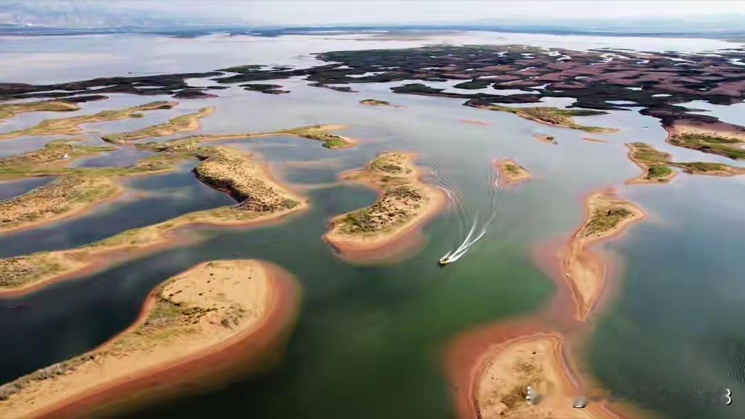 1. 内蒙古干旱沙漠被“大海”淹没 实则是人工湖：内蒙古乌海曾因三面沙漠（年20